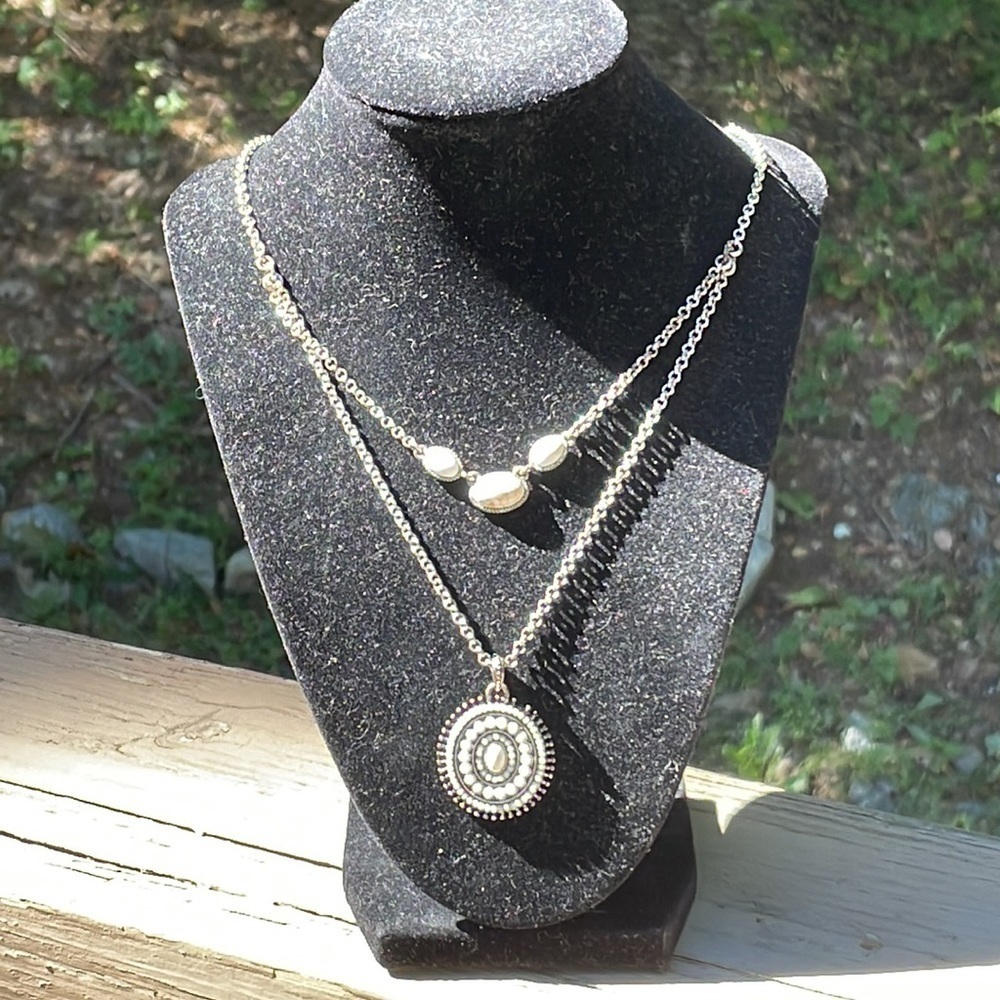Irregular // Lucky Brand Silver White Oval Stone Layered Necklace